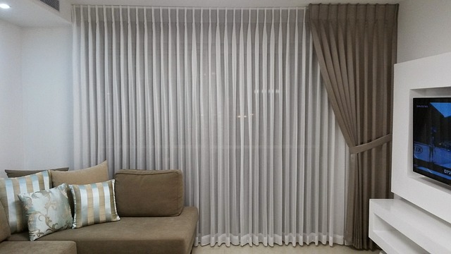 curtain-side-2153959_640